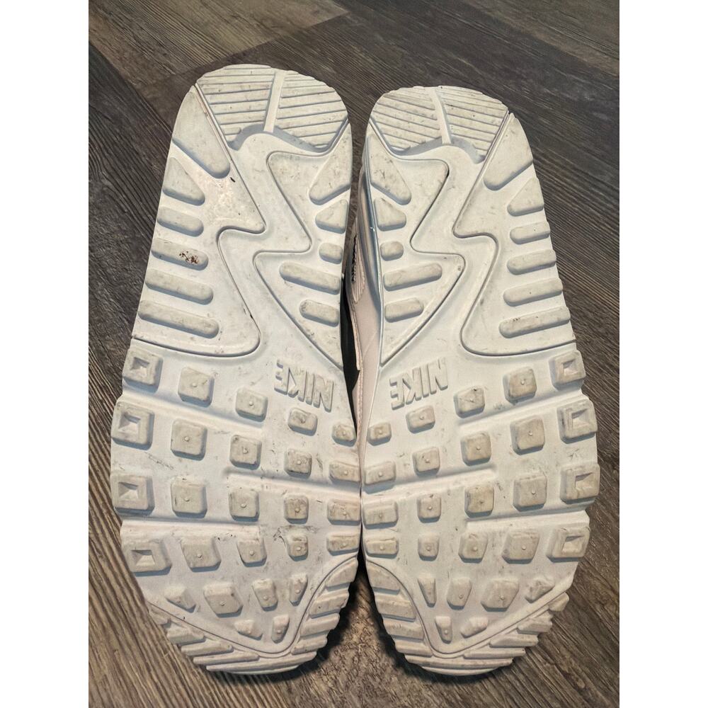Nike Women’s Air Max 90 sneakers in classic white and black SZ 6.5 - Picture 5 of 8